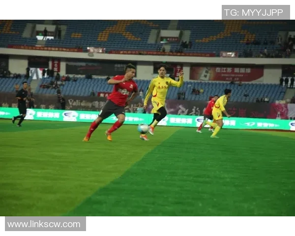 学习足球明星精彩动作技巧视频助你提升球技与比赛表现